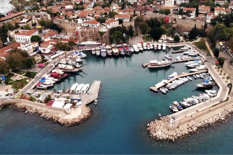 Анталья стала самым популярным курортом Средиземноморья