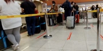 Пассажир с коронавирусом умер во время полета из Турции