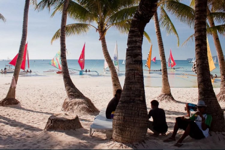 новость 17-11-2021 Привитые туристы смогут посещать Боракай без тестов