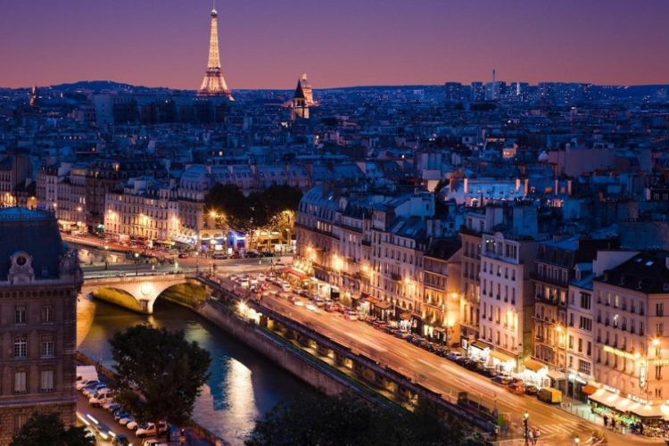 новость 30-11-2021 Соблюдение масочного режима в Париже обязательно даже на улицах