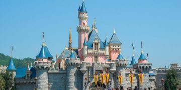 новость 20-11-2021 Гонконгский Диснейленд закрыли из-за одного посетителя с положительным тестом