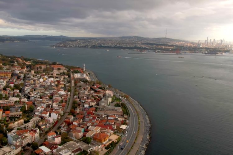 В Турции официант выстрелил туристу в ногу с пистолета