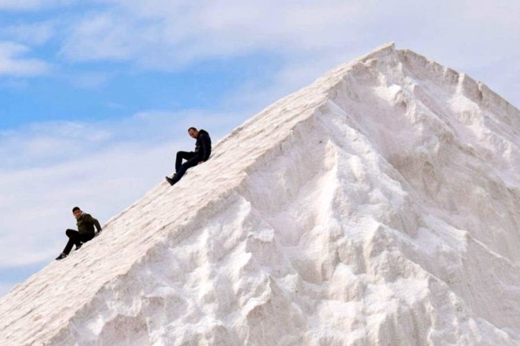 Туристам предлагают покататься на лыжах на курорте Египта