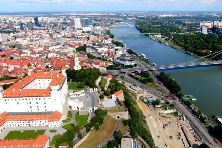 Еще одно государство дало больше свободы привитым людям