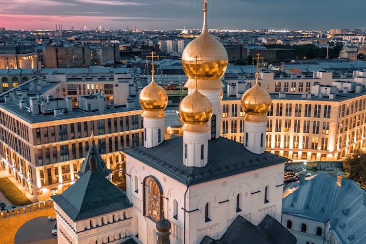 Роспотребнадзор рекомендует сохранить ковидные правила