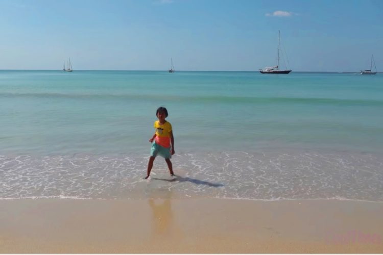 В новогоднюю ночь туристам дали больше свободы на острове Пхукет