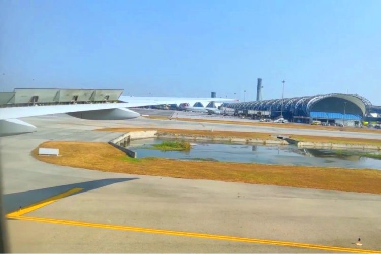 Премьер Таиланда исключил жесткий карантин