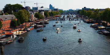 Нидерланды закрылись на локдаун