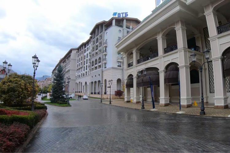 Туристы ошибочно испугались QR-кодов на Красной Поляне