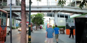 В Бангкоке могут остановить строительство метро и закрыть школы