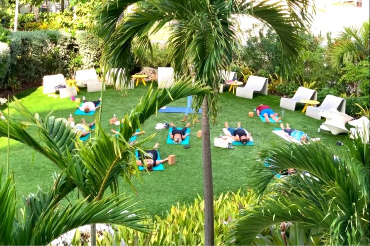 Каймановы острова открылись и сразу закрылись для туристов