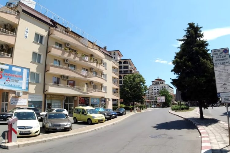 В отели Болгарии будут заселять россиян без справок