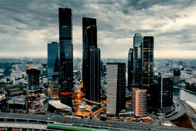 Booking.com таки начал следовать российскому законодательству