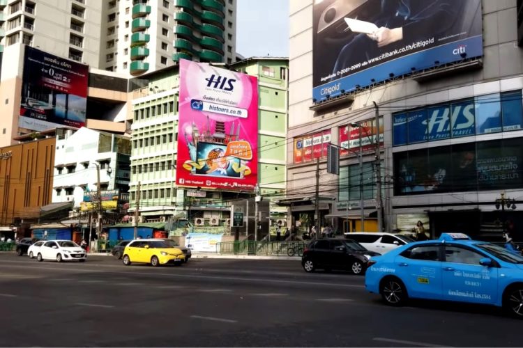 Туристические улицы Бангкока начали активнее посещать туристы