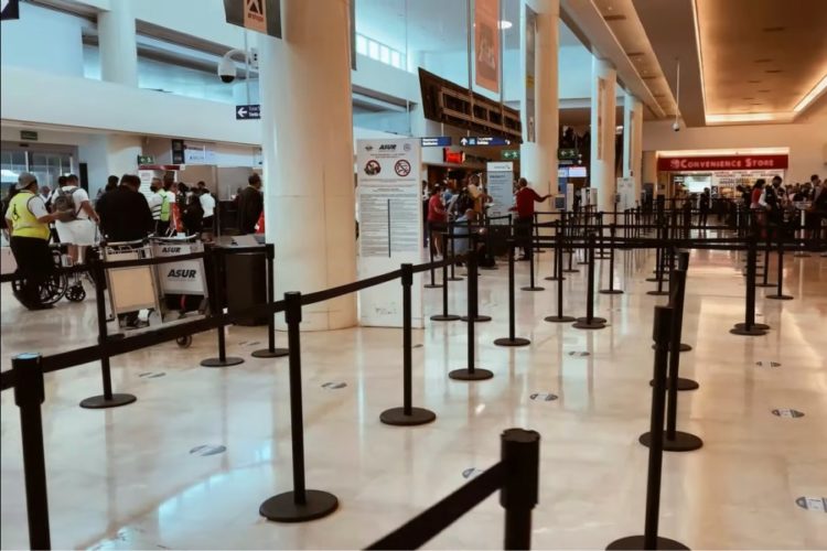 Популярные аэропорты стали в предновогодних очередях