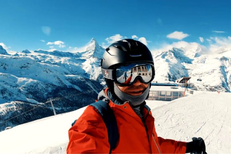 Первая страна отказалась от ограничений, введенных из-за омикрона