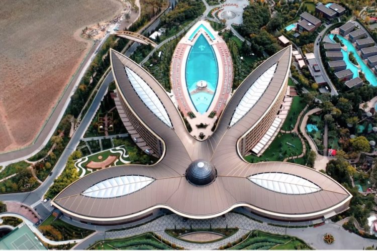 В Крыму частично ослабили режим пропуска по QR-кодам