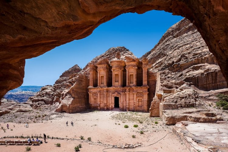 новость 13-12-2021 Привитые будут проходить ПЦР-тестирование по прилету в Иорданию