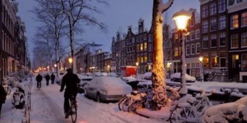 новость 21-12-2021 Сразу две страны ЕС ужесточает ковидные ограничения