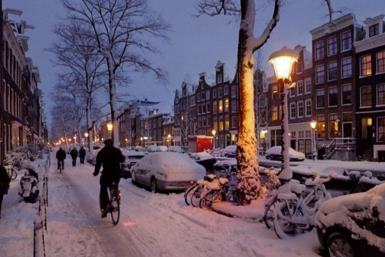 новость 21-12-2021 Сразу две страны ЕС ужесточает ковидные ограничения