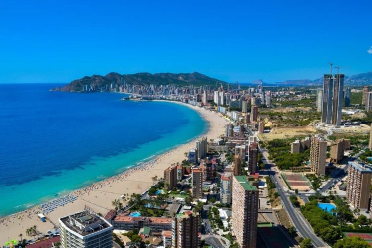 новость 25-12-2021 Бенидорм добивается права не вводить курортный сбор для туристов