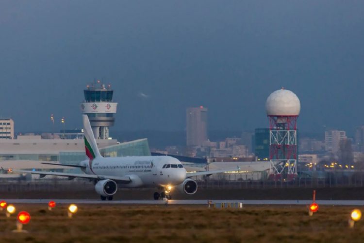 новость 27-12-2021Улететь в Болгарию из Санкт-Петербурга можно за 3 800 рублей