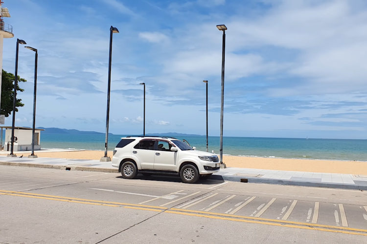 Всем знакомые «бандиты» атакуют туристов в Таиланде