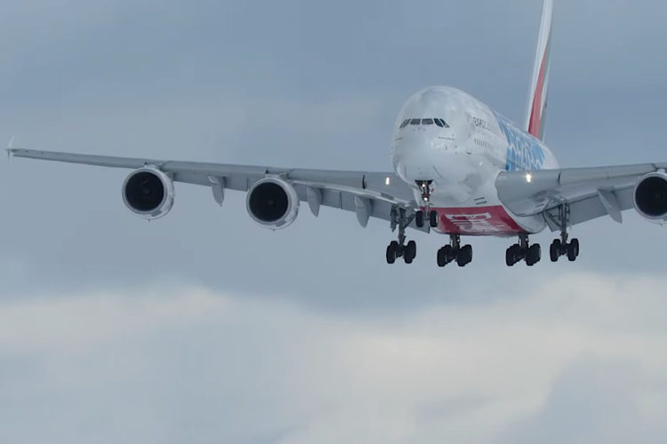 ОАЭ снимает запрет на рейсы из 12 стран