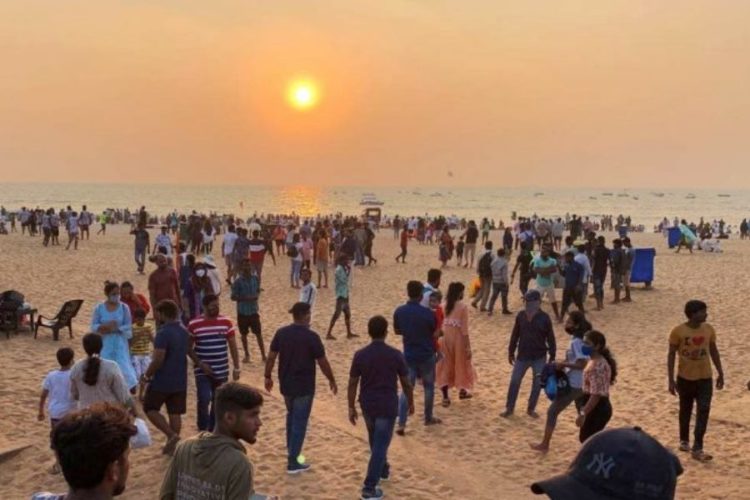 Пляжи штата Гоа переполнены туристами