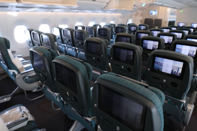 В Гонконге арестовали двух бортпроводниц