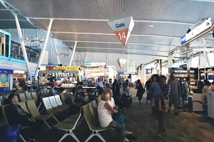 Почему сертификат о вакцинации не дает свободы туристам