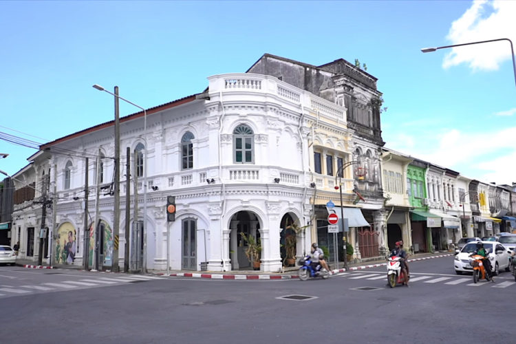 Туристы не попадают в больницы Таиланда из-за омикрона