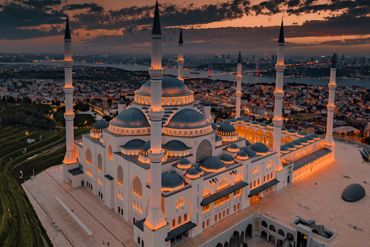 Стали известны цены на вакцинные туры в Турцию