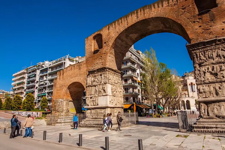 В Греции вводят новый налог, который коснётся и туристов