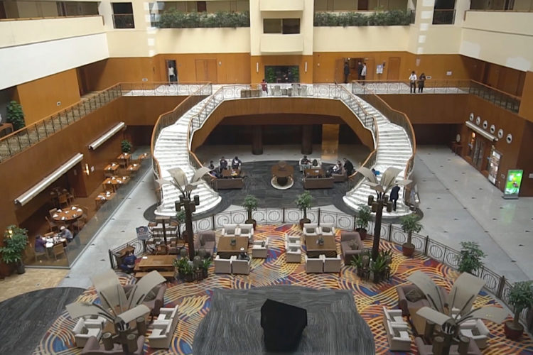 Крупный китайский аэропорт закрылся для международных рейсов