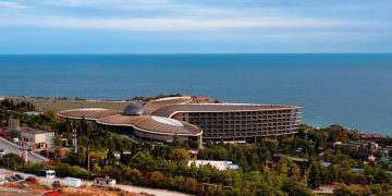 Отели Крыма начали отказываться от партнерства с Booking.com
