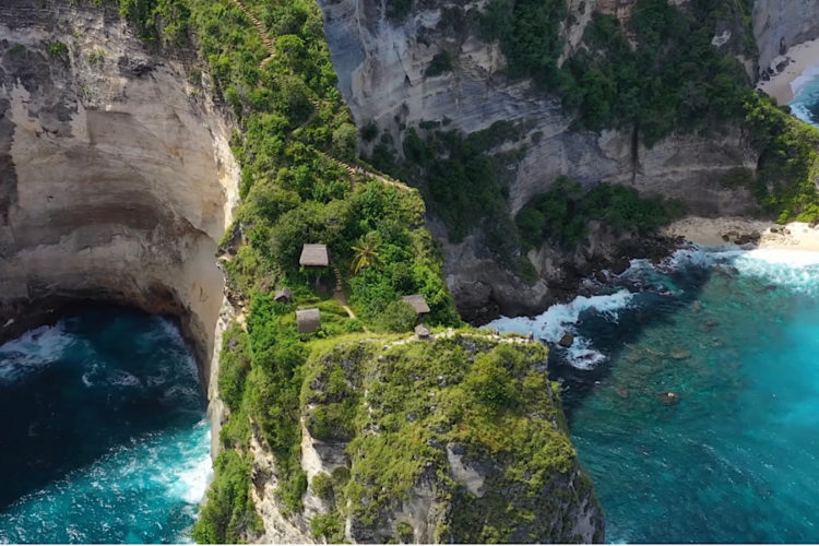 Индонезия хочет снять туризм с паузы быстрее