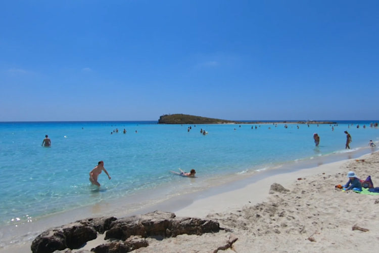 Выбор анализов, с которыми пустят на Кипр, расширился