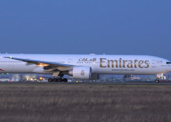 Стюардесса Emirates рассказала о наказаниях за лишний вес