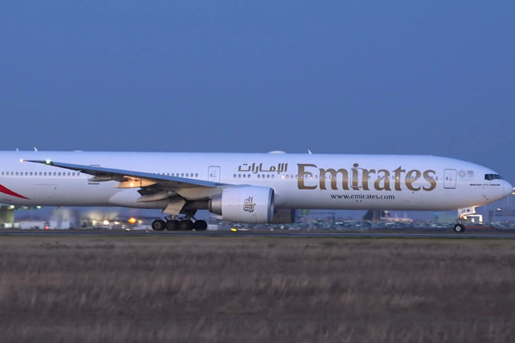 Стюардесса Emirates рассказала о наказаниях за лишний вес