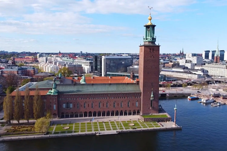 Страны начали делиться на "ужесточающие" и "ослабляющие" ковидные правила