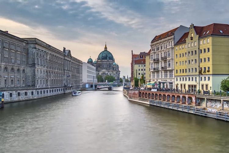 Россияне могут получить право посещать Европу уже этой весной