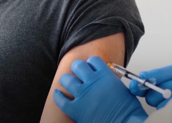 Российские туристы смогут получить прививку зарубежной вакциной в Турции