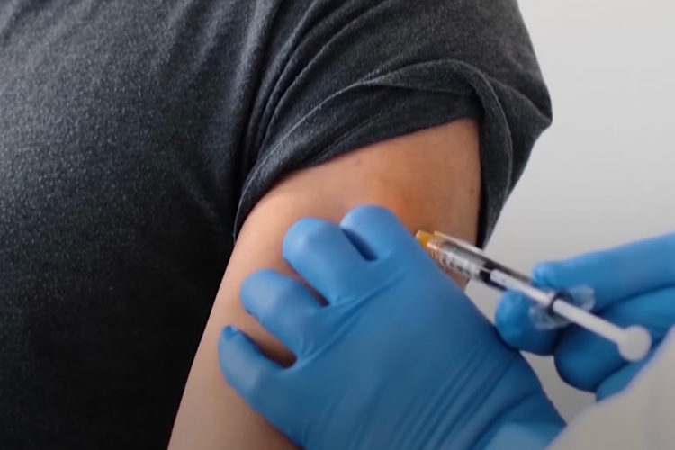 Российские туристы смогут получить прививку зарубежной вакциной в Турции