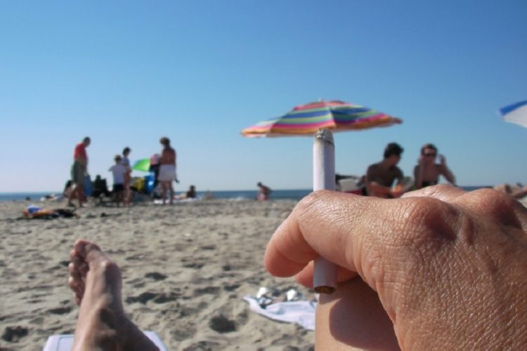 новость 02-01-2022 В Испании запретили курение на пляжах