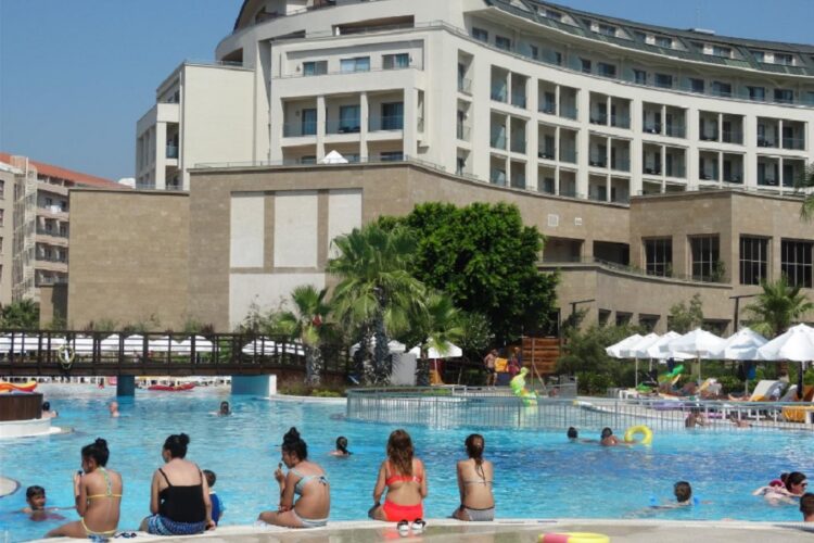 новость 28-02-2022 Число бронирований туров в Турцию снизилось на 80%