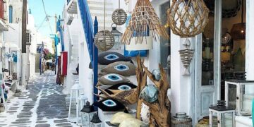 Греция не планирует принимать россиян без раздражающего всех документа