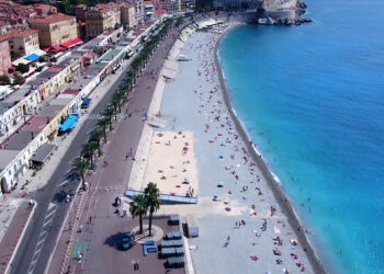 Европейская страна будет впускать туристов на пляж только по пропускам