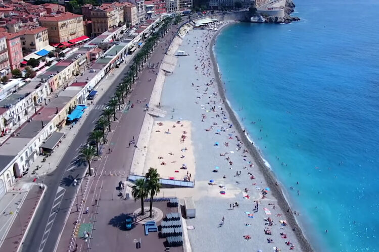 Европейская страна будет впускать туристов на пляж только по пропускам