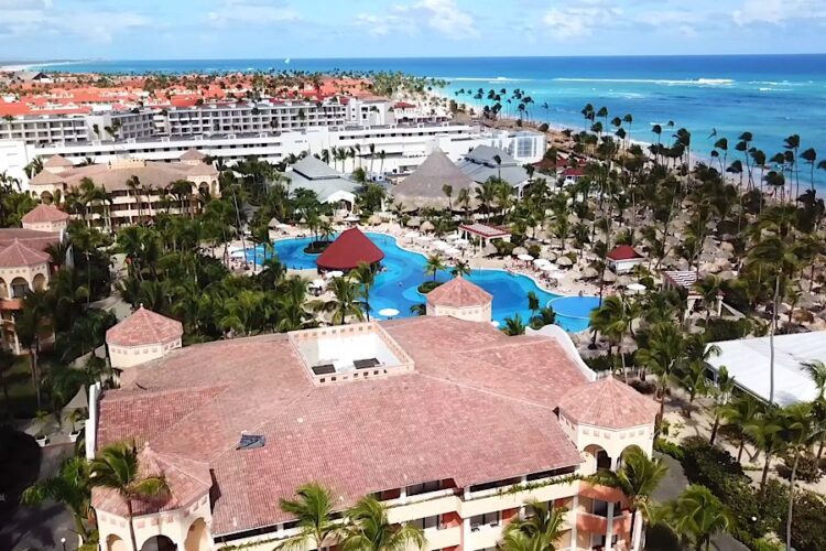 Россиян выгнали из отеля Доминиканы из-за "пяти семерок"